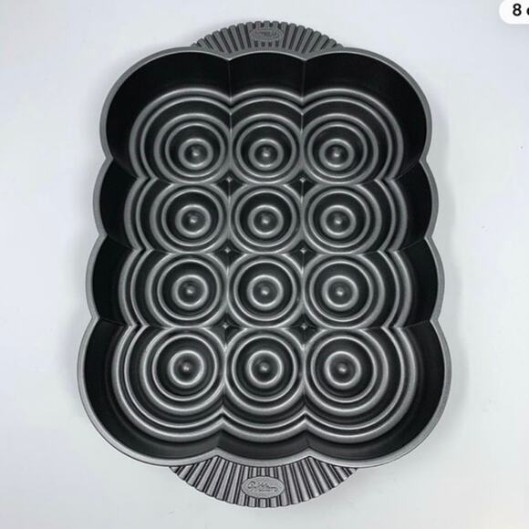 WILTON Dimensions Cast Aluminum Decorative Circles Pan 10 Cup Rectangular - Picture 2 of 3